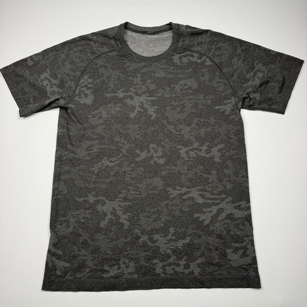 Lululemon Metal Vent Tech Shirt Mens Medium Gray Camo Short Sleeve Athletic Top